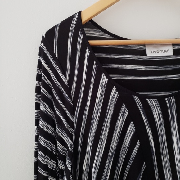 Avenue Tops - Avenue || Black White Abstract Stripe Tunic